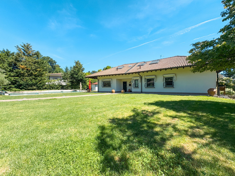Villa for sale in Oleggio Castello, with pool