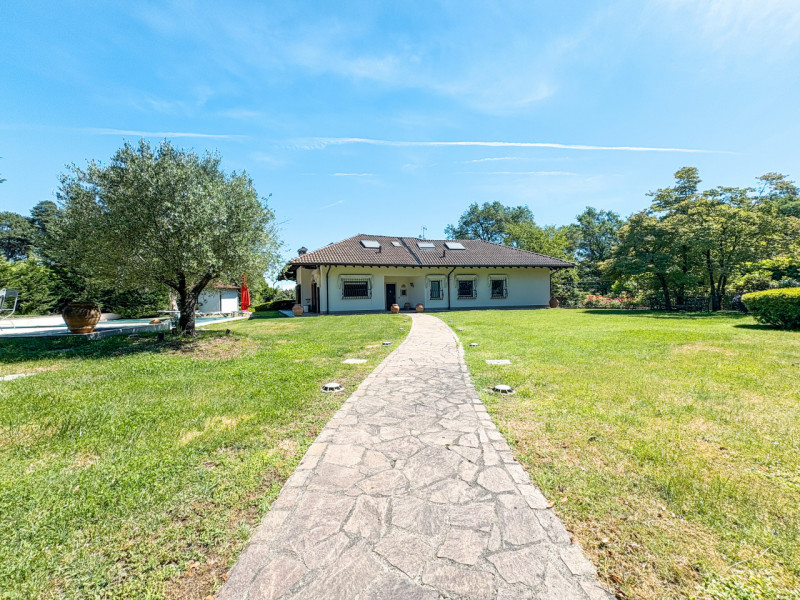 Villa for sale in Oleggio Castello, with pool