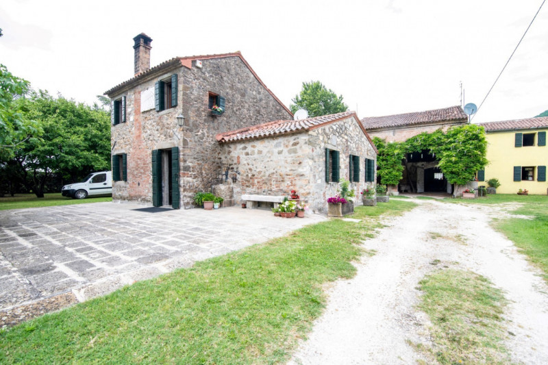 A Baone, nel cuore dei suggestivi Colli Euganei – riconosciuti Patrimonio Unesco – proponiamo in ...