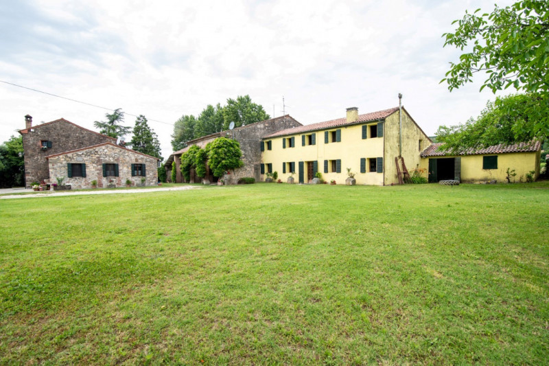 A Baone, nel cuore dei suggestivi Colli Euganei – riconosciuti Patrimonio Unesco – proponiamo in ...