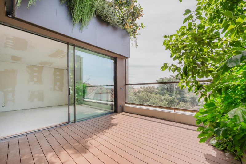 Vivere all’ultimo piano, tra luce, silenzio e design.
In un contesto esclusivo di nuova costruzio...