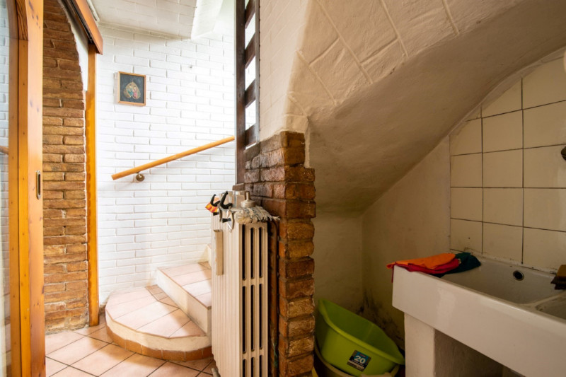 A Baone, immersa nella suggestiva Valle San Giorgio, proponiamo in vendita una straordinaria oppo...