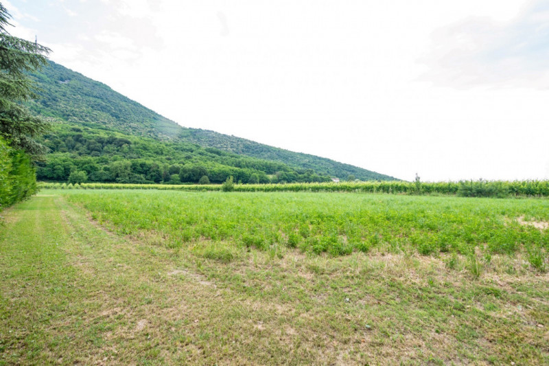 A Baone, immersa nella suggestiva Valle San Giorgio, proponiamo in vendita una straordinaria oppo...