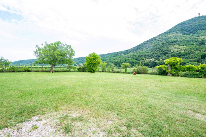 A Baone, immersa nella suggestiva Valle San Giorgio, proponiamo in vendita una straordinaria oppo...