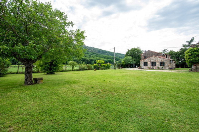 A Baone, immersa nella suggestiva Valle San Giorgio, proponiamo in vendita una straordinaria oppo...