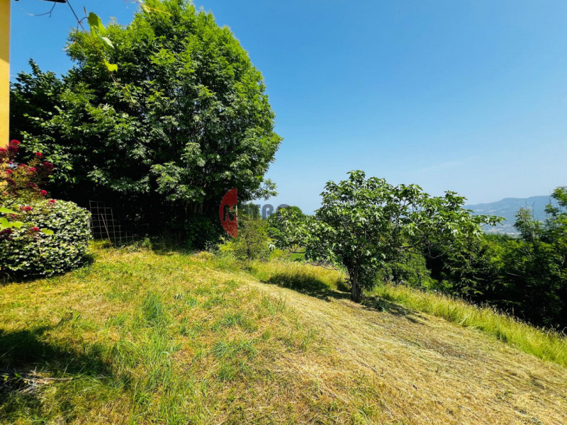 Metro Immobiliare propone in vendita una casa rurale da ristrutturare completamente, ideale per c...