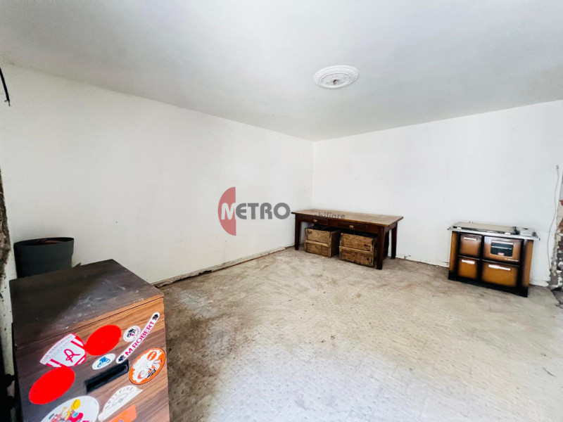 Metro Immobiliare propone in vendita una casa rurale da ristrutturare completamente, ideale per c...