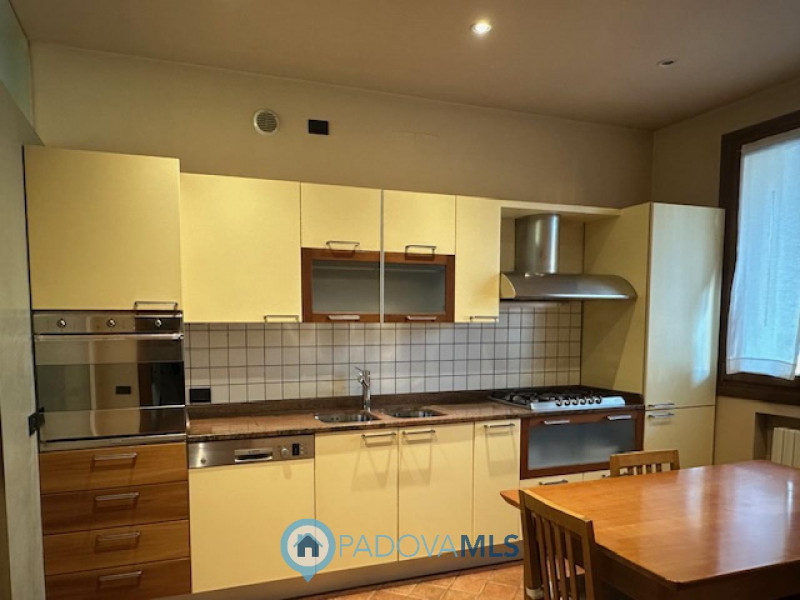 Immobile in esclusiva al Gruppo Padova MLS.

Vigodarzere, nel centro del paese, ed il zona reside...