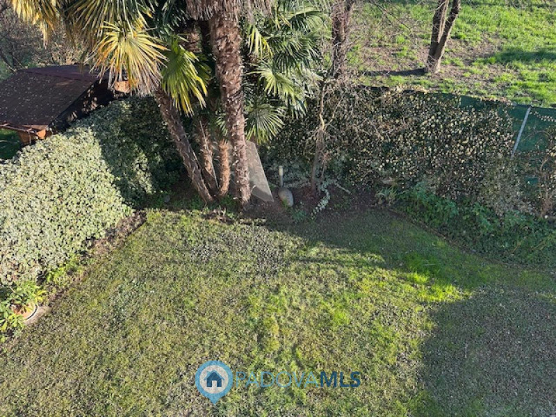 Immobile in esclusiva al Gruppo Padova MLS.

Vigodarzere, nel centro del paese, ed il zona reside...