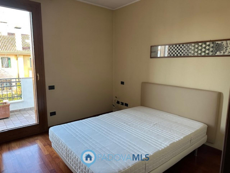 Immobile in esclusiva al Gruppo Padova MLS.

Vigodarzere, nel centro del paese, ed il zona reside...