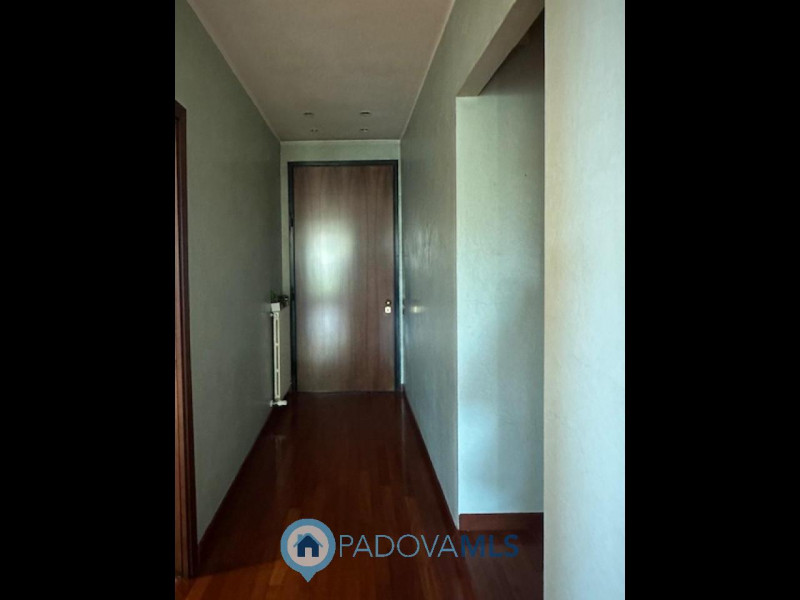 Immobile in esclusiva al Gruppo Padova MLS.

Vigodarzere, nel centro del paese, ed il zona reside...