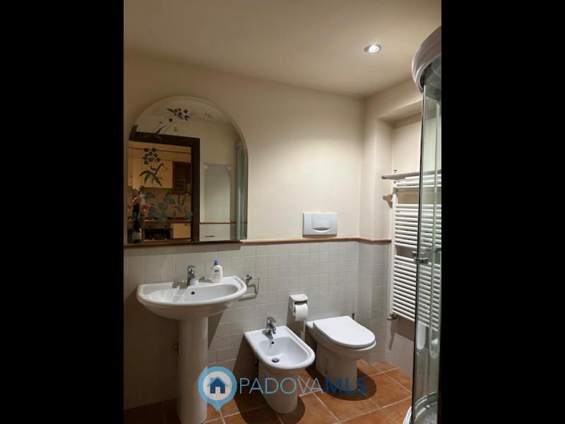 Immobile in esclusiva al Gruppo Padova MLS.

Vigodarzere, nel centro del paese, ed il zona reside...