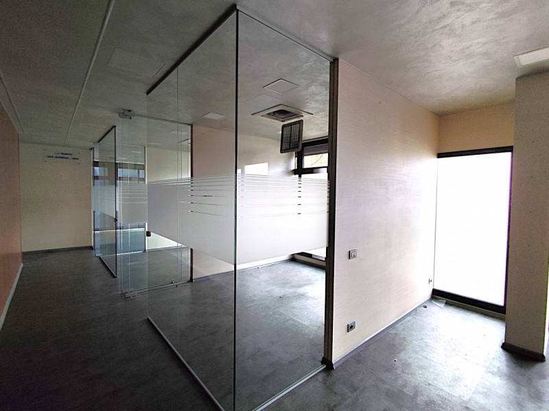 PSN329N - Situato nel cuore di Ponte San Nicolò, proponiamo in vendita un ampio negozio al piano ...