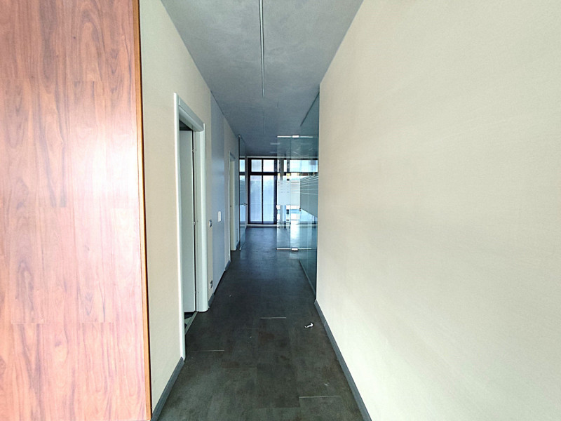 PSN329N - Situato nel cuore di Ponte San Nicolò, proponiamo in vendita un ampio negozio al piano ...