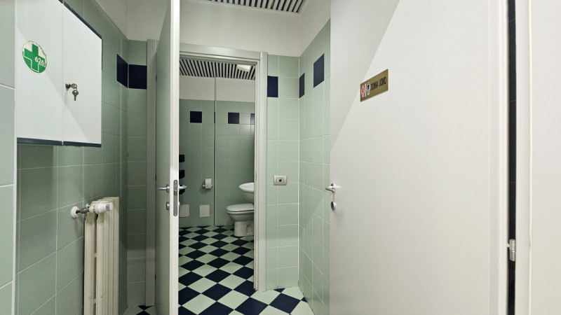 PSN329N - Situato nel cuore di Ponte San Nicolò, proponiamo in vendita un ampio negozio al piano ...