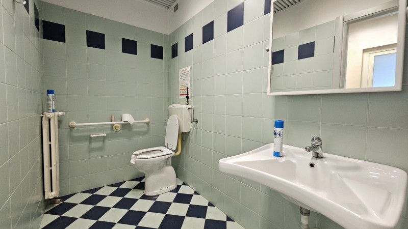 PSN329N - Situato nel cuore di Ponte San Nicolò, proponiamo in vendita un ampio negozio al piano ...