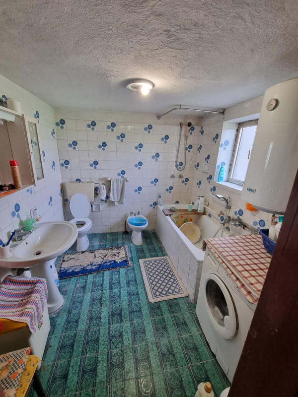 Pojana Maggiore (VI) a poco più di 1 km dal centro del Paese, lungo Via Pezze Lunghe proponiamo i...