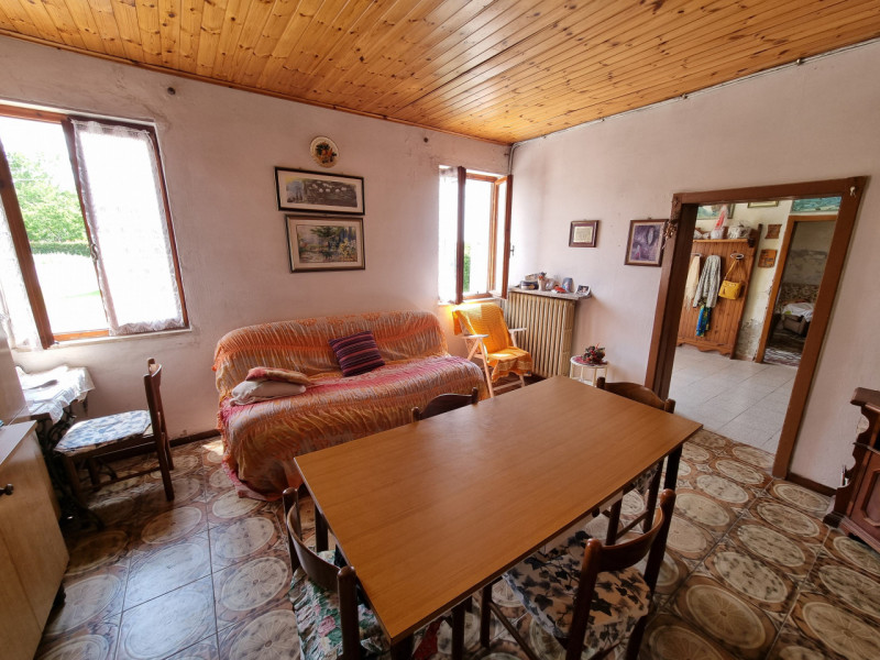 Pojana Maggiore (VI) a poco più di 1 km dal centro del Paese, lungo Via Pezze Lunghe proponiamo i...