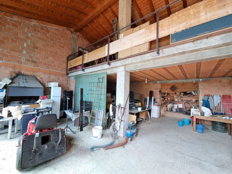 Pojana Maggiore (VI) a poco più di 1 km dal centro del Paese, lungo Via Pezze Lunghe proponiamo i...