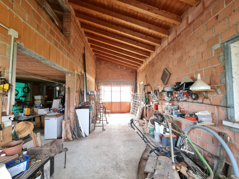 Pojana Maggiore (VI) a poco più di 1 km dal centro del Paese, lungo Via Pezze Lunghe proponiamo i...