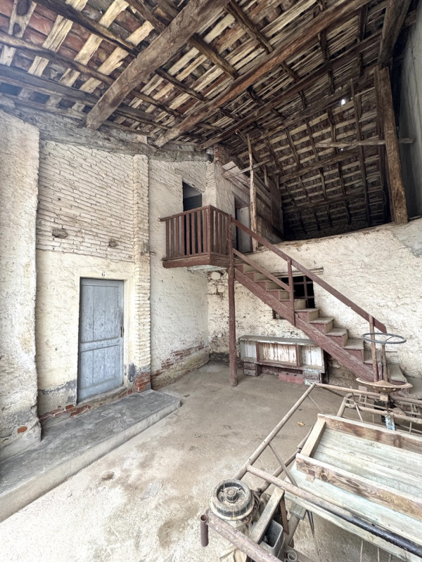 RUSTICO DI TESTA CON TERRENO

Trattative riservate Immobiliare Unica Colceresa via Marconi 2 - 04...