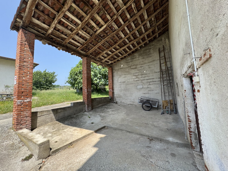 RUSTICO DI TESTA CON TERRENO

Trattative riservate Immobiliare Unica Colceresa via Marconi 2 - 04...