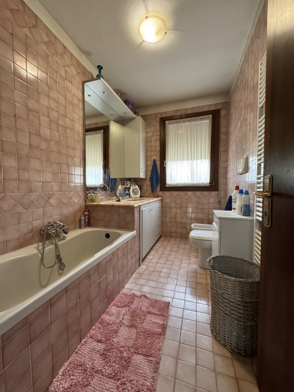 Bicamere con giardino da investimento già LOCATO

Trattative riservate Immobiliare Unica Colceres...