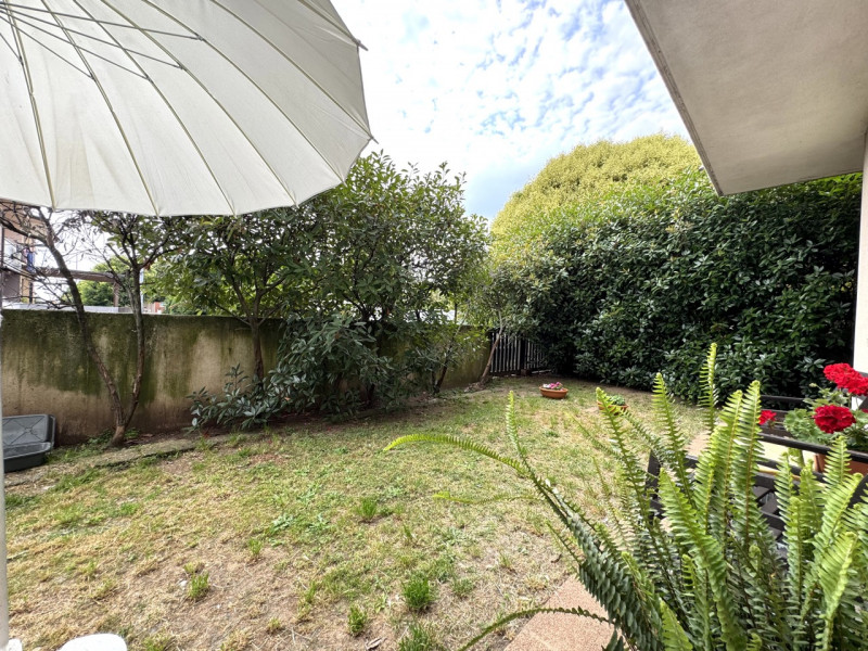 Bicamere con giardino da investimento già LOCATO

Trattative riservate Immobiliare Unica Colceres...