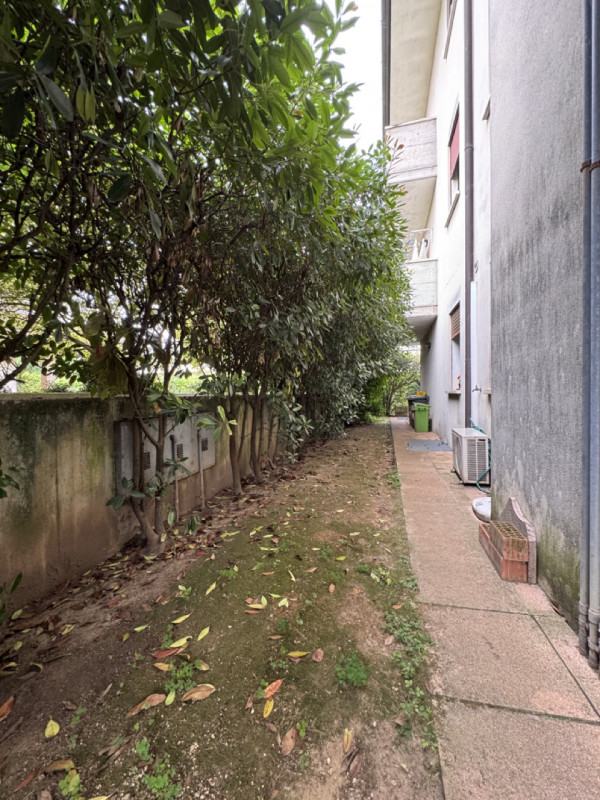 Bicamere con giardino da investimento già LOCATO

Trattative riservate Immobiliare Unica Colceres...