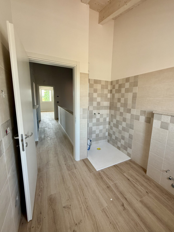 COMPOSIZIONE:
Bifamiliare in centro al paese di recente costruzione. Punto di forza dell'abitazio...