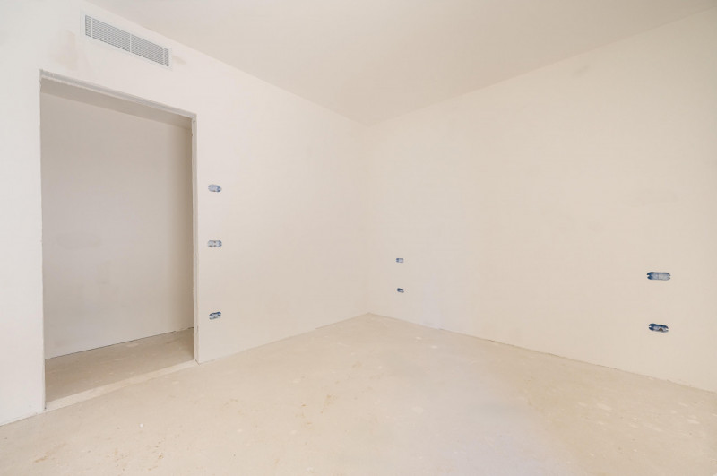 All’interno di un esclusivo parco privato, a breve distanza da Porta San Tomaso, proponiamo un ap...