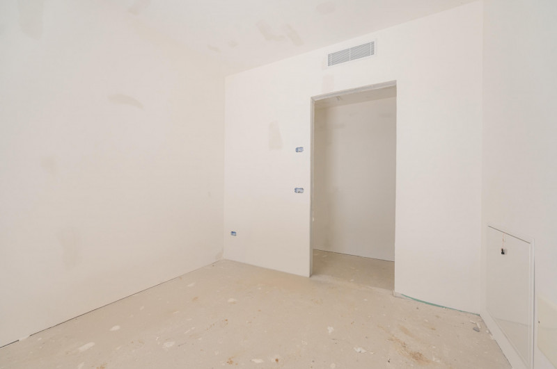 All’interno di un esclusivo parco privato, a breve distanza da Porta San Tomaso, proponiamo un ap...