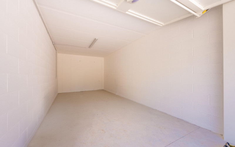 All’interno di un esclusivo parco privato, a breve distanza da Porta San Tomaso, proponiamo un ap...