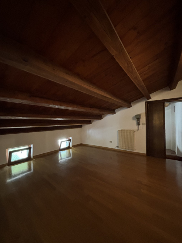 Nel cuore di Serravalle a Vittorio Veneto, in un Palazzo Storico ristrutturato, affittiamo a soli...