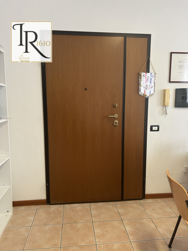 Proponiamo in vendita un versatile immobile al piano terra nel cuore di Castelbaldo, ideale sia c...