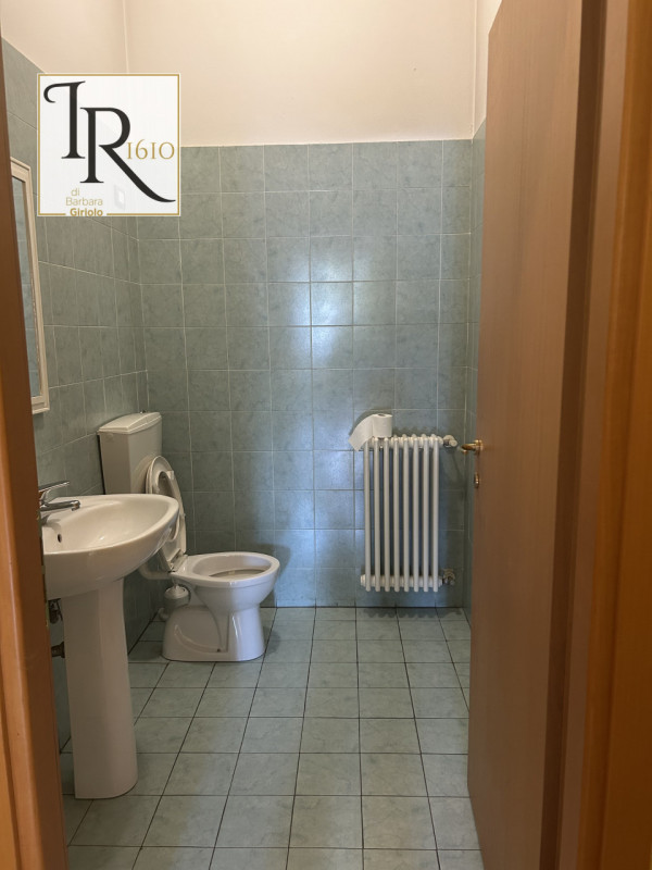 Proponiamo in vendita un versatile immobile al piano terra nel cuore di Castelbaldo, ideale sia c...