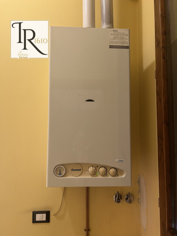 Proponiamo in vendita un versatile immobile al piano terra nel cuore di Castelbaldo, ideale sia c...