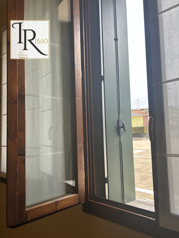 Proponiamo in vendita un versatile immobile al piano terra nel cuore di Castelbaldo, ideale sia c...