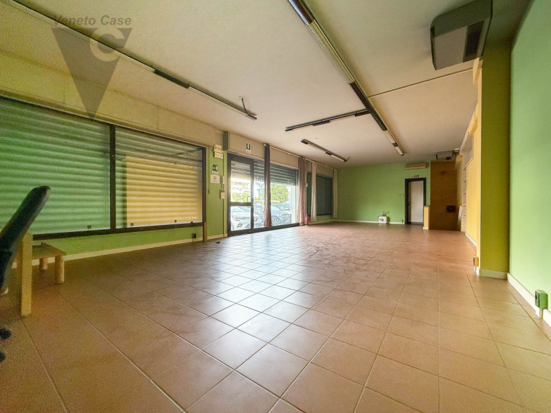 MORTISE - MAGAZZINO SU DUE PIANI
Nella zona centrale di Mortise, proponiamo in vendita un ampio m...