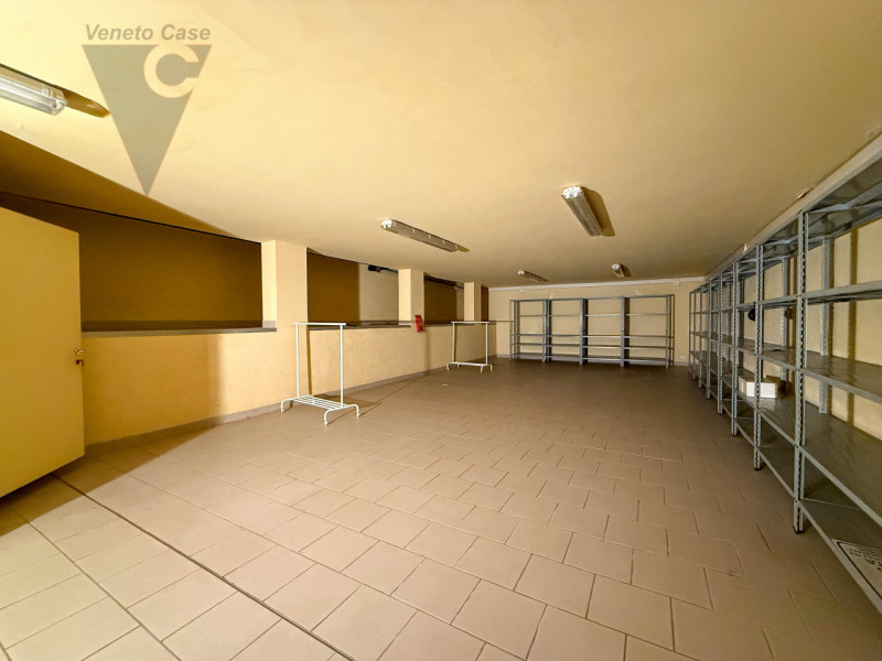 MORTISE - MAGAZZINO SU DUE PIANI
Nella zona centrale di Mortise, proponiamo in vendita un ampio m...