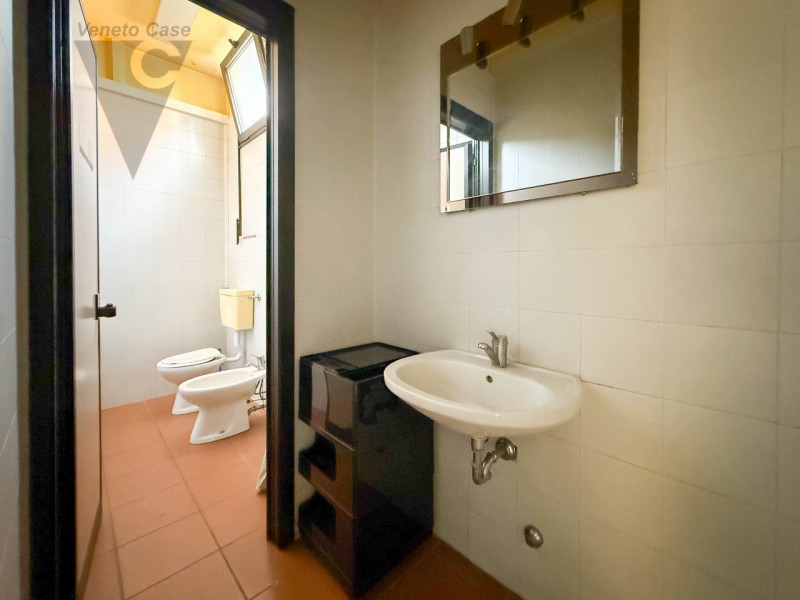 MORTISE - MAGAZZINO SU DUE PIANI
Nella zona centrale di Mortise, proponiamo in vendita un ampio m...