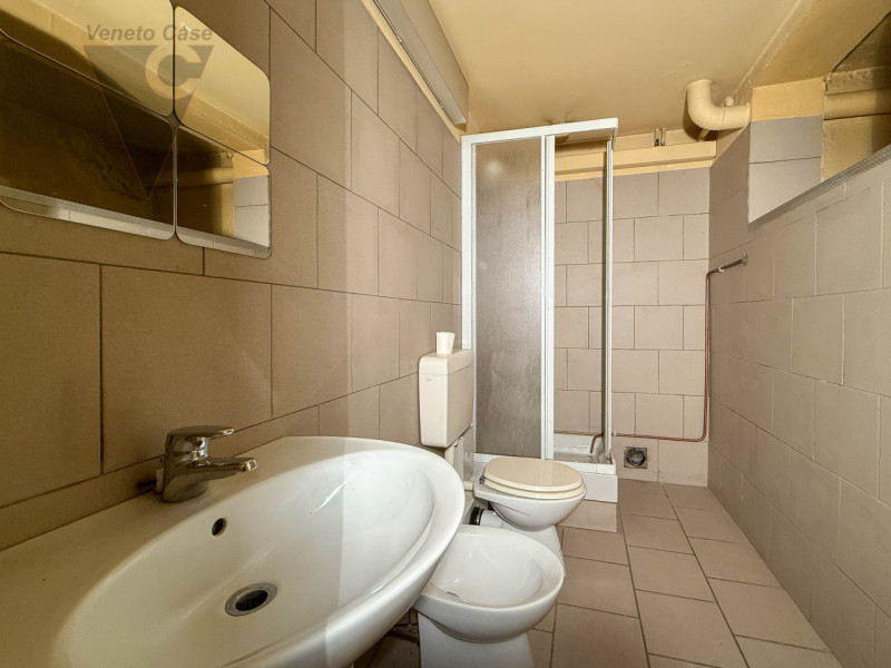 MORTISE - MAGAZZINO SU DUE PIANI
Nella zona centrale di Mortise, proponiamo in vendita un ampio m...