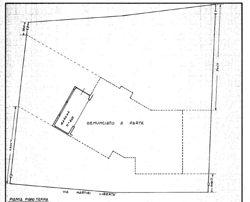 Se stai cercando una soluzione residenziale con ampie metrature, questa elegante villa singola si...