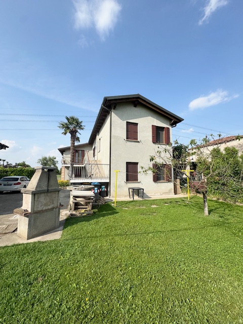 ABANO TERME (PD) appartamento al piano 1° ed ultimo in costruzione bifamiliare, di recente sistem...