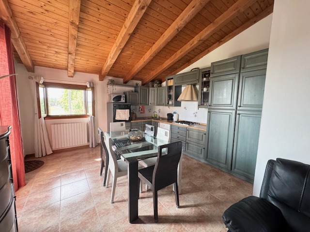 ABANO TERME (PD) appartamento al piano 1° ed ultimo in costruzione bifamiliare, di recente sistem...