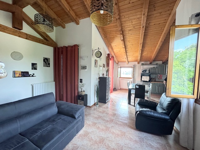 ABANO TERME (PD) appartamento al piano 1° ed ultimo in costruzione bifamiliare, di recente sistem...