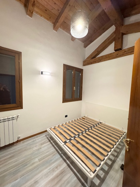 ABANO TERME (PD) appartamento al piano 1° ed ultimo in costruzione bifamiliare, di recente sistem...