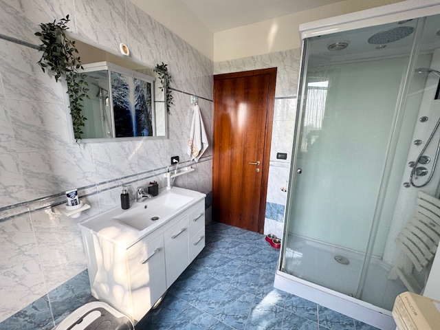 ABANO TERME (PD) appartamento al piano 1° ed ultimo in costruzione bifamiliare, di recente sistem...