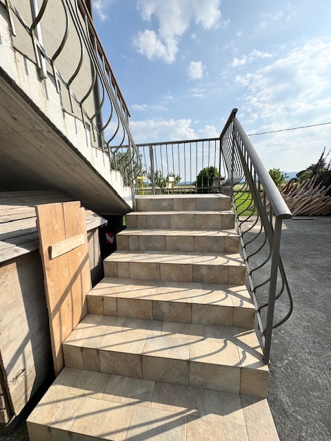 ABANO TERME (PD) appartamento al piano 1° ed ultimo in costruzione bifamiliare, di recente sistem...