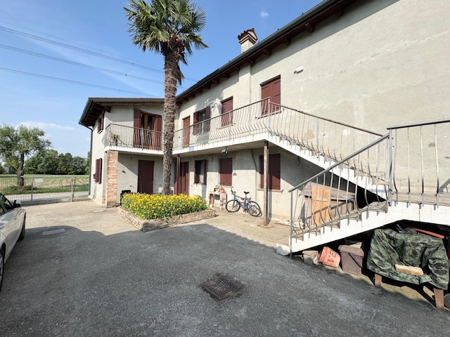 ABANO TERME (PD) appartamento al piano 1° ed ultimo in costruzione bifamiliare, di recente sistem...